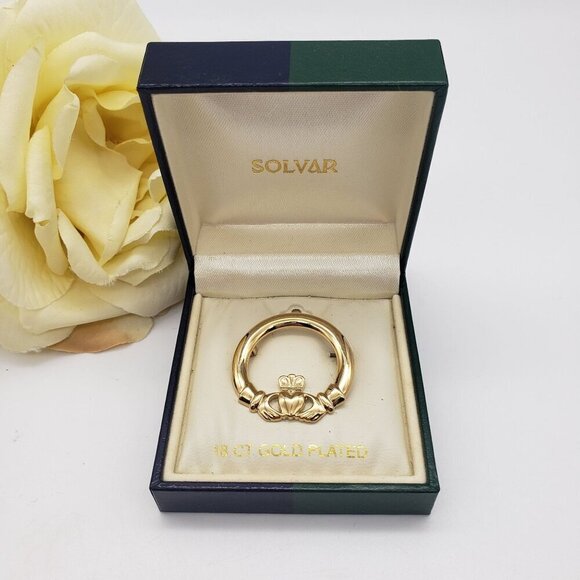 NIB Solvar 18kt Gold Plated Claddagh Brooch Pin In Gift Box - Picture 1 of 11